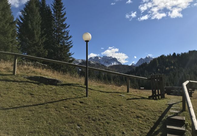 nambino-panorama-apartment-rent-Myhome-dolomiti Holiday-apartment-rent-Madonna-di-Campiglio-Myhome-Dolomiti