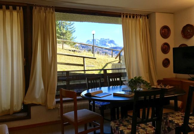 nambino-living-room-apartment-rent-Myhome-dolomiti Holiday-apartment-rent-Madonna-di-Campiglio-Myhome-Dolomiti