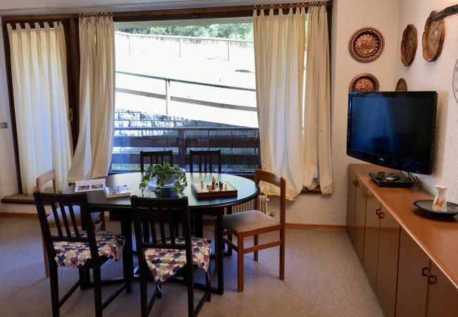 nambino-living-room-apartment-rent-Myhome-dolomiti Holiday-apartment-rent-Madonna-di-Campiglio-Myhome-Dolomiti