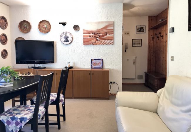 nambino-living-room-apartment-rent-Myhome-dolomiti Holiday-apartment-rent-Madonna-di-Campiglio-Myhome-Dolomiti