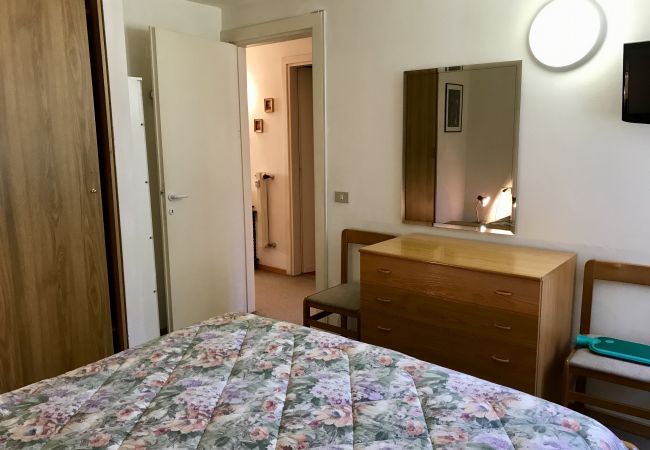 nambino-double-bedroom-apartment-rent-Myhome-dolomiti Holiday-apartment-rent-Madonna-di-Campiglio-Myhome-Dolomiti