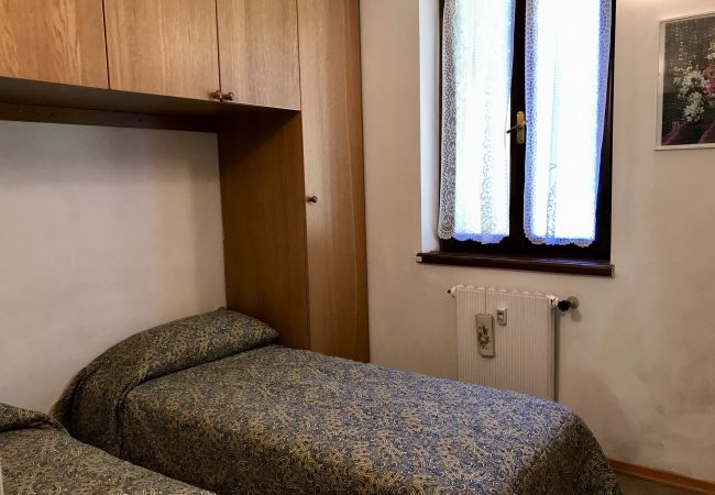 nambino-double-bedroom-apartment-rent-Myhome-dolomiti Holiday-apartment-rent-Madonna-di-Campiglio-Myhome-Dolomiti