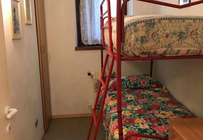 nambino-double-bedroom-apartment-rent-Myhome-dolomiti Holiday-apartment-rent-Madonna-di-Campiglio-Myhome-Dolomiti