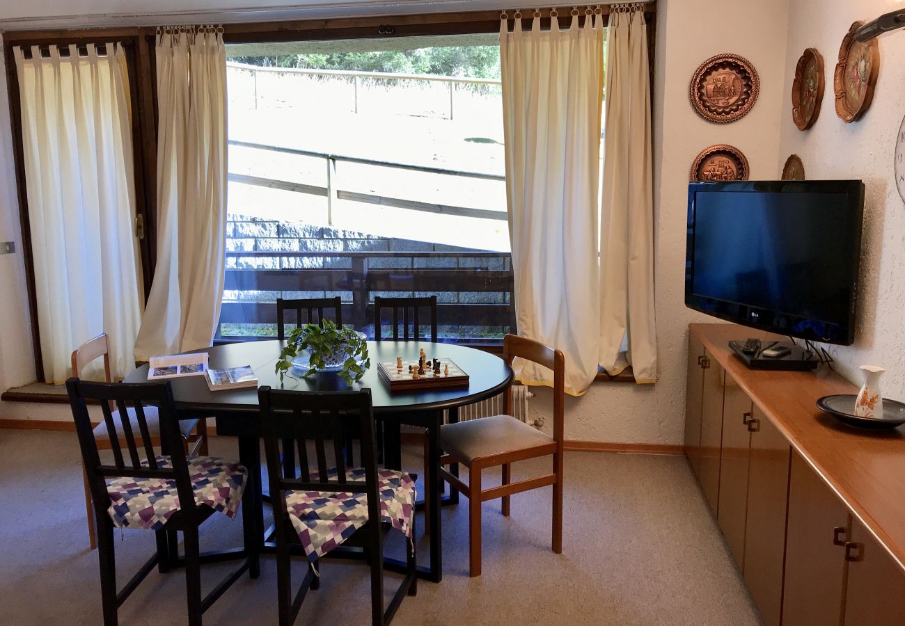 nambino-living-room-apartment-rent-Myhome-dolomiti Holiday-apartment-rent-Madonna-di-Campiglio-Myhome-Dolomiti
