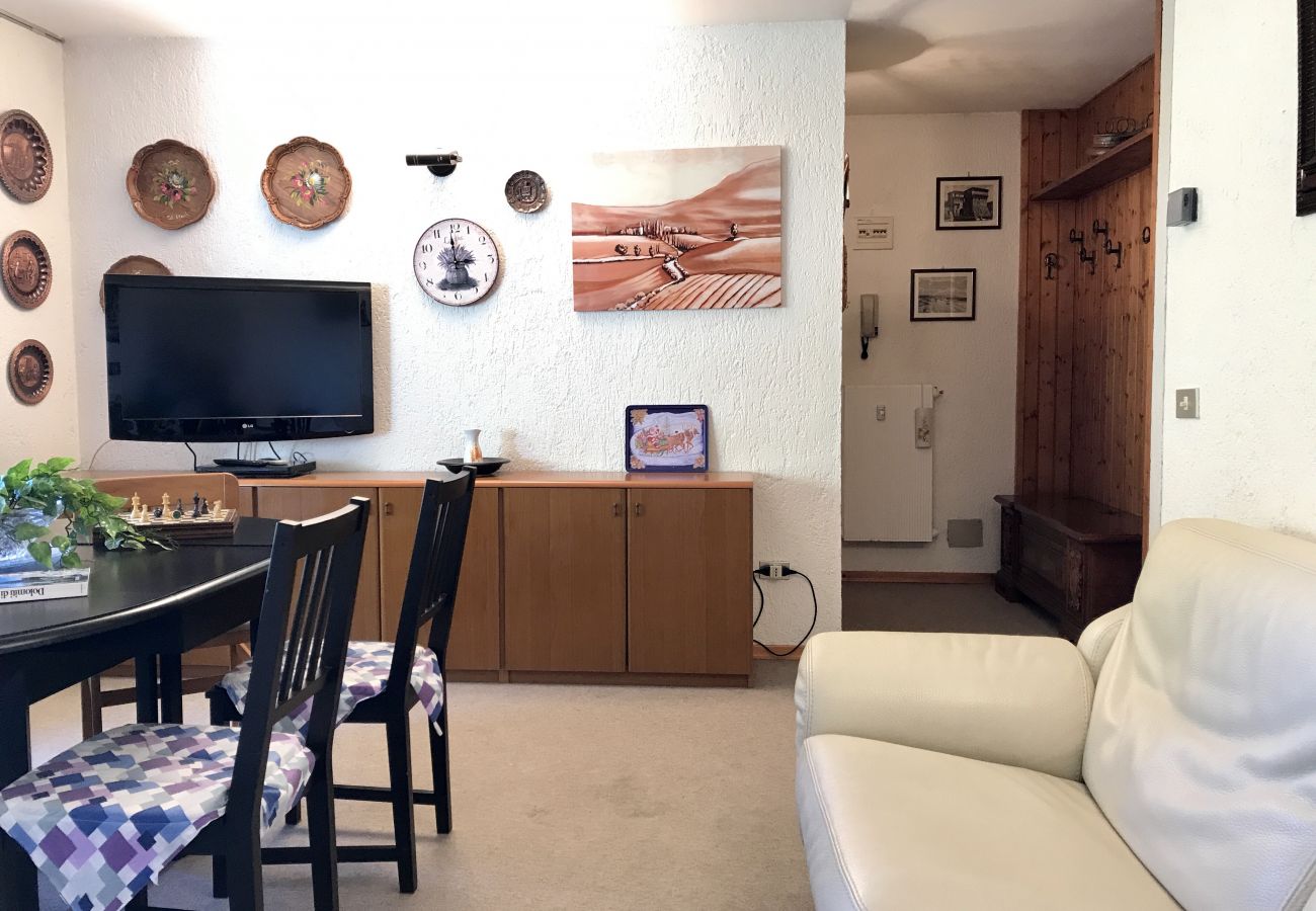 nambino-living-room-apartment-rent-Myhome-dolomiti Holiday-apartment-rent-Madonna-di-Campiglio-Myhome-Dolomiti