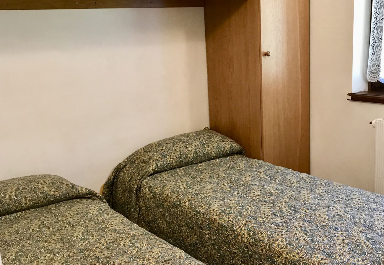 nambino-double-bedroom-apartment-rent-Myhome-dolomiti Holiday-apartment-rent-Madonna-di-Campiglio-Myhome-Dolomiti