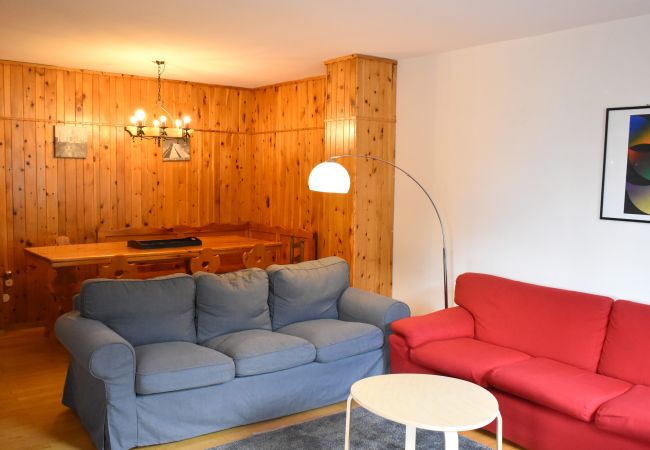 ville-dolomiti-dining-area-apartment-rent-Myhome-dolomiti Holiday-apartment-rent-Madonna-di-Campiglio-Myhome-Dolomiti