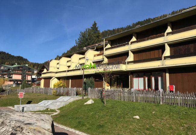 silvana-132-exterior-apartment-rent-Myhome-dolomiti Holiday-apartment-rent-Madonna-di-Campiglio-Myhome-Dolomiti