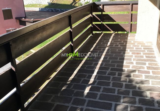 miralago-04-balcony-apartment-rent-Myhome-dolomiti Holiday-apartment-rent-Madonna-di-Campiglio-Myhome-Dolomiti