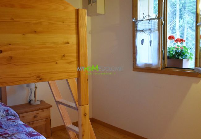 chalet-brenta-dolomites-room-bunkbed-holiday-myhome-dolomiti Holiday-apartment-rent-Madonna-di-Campiglio-Myhome-Dolomiti