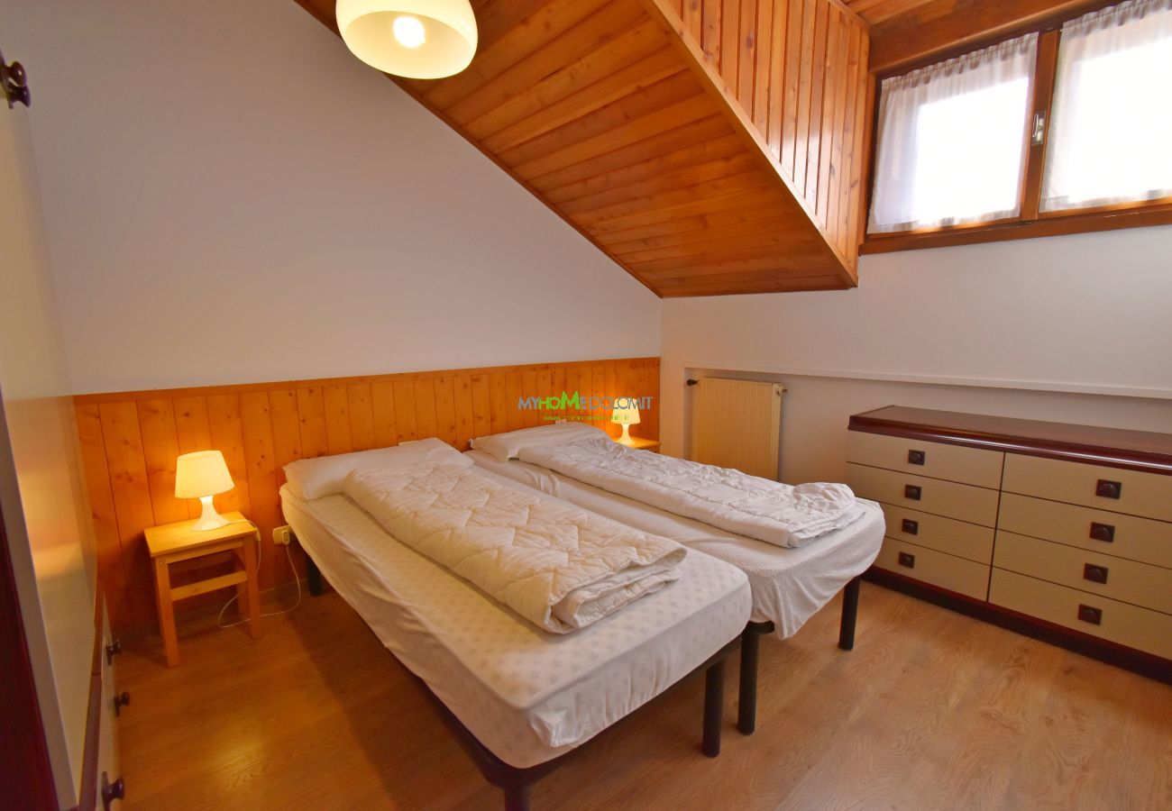 Apartment in Madonna di Campiglio - MENEGHINI MANSARDA CENTRALE MhD Apartment in Madonna di Campiglio - MENEGHINI MANSARDA CENTRALE MhD