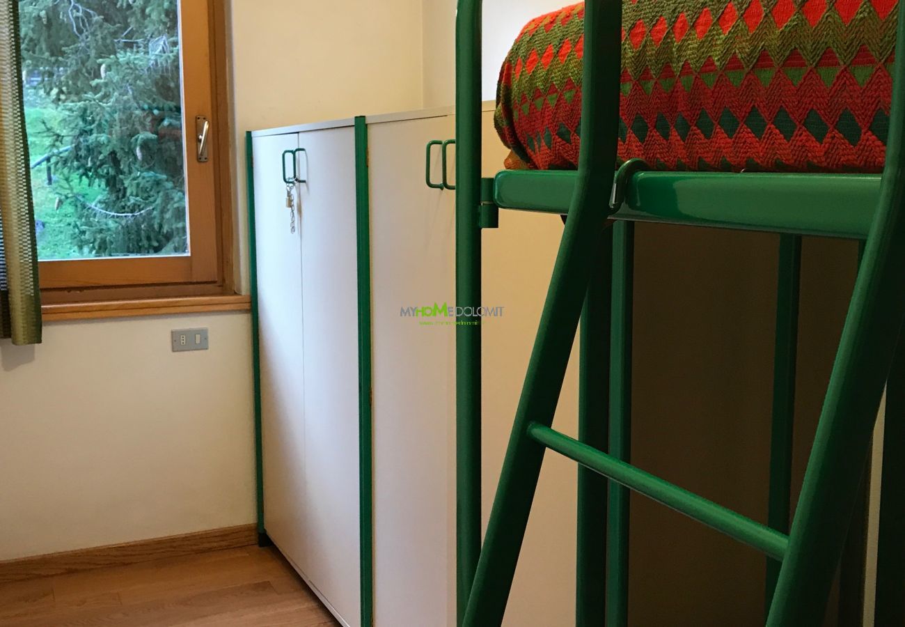 miralago-04-bunk-bedroom-apartment-rent-Myhome-dolomiti Holiday-apartment-rent-Madonna-di-Campiglio-Myhome-Dolomiti