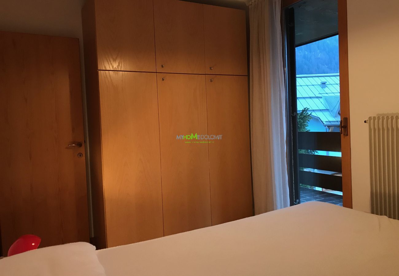 miralago-04-double-bedroom-apartment-rent-Myhome-dolomiti Holiday-apartment-rent-Madonna-di-Campiglio-Myhome-Dolomiti