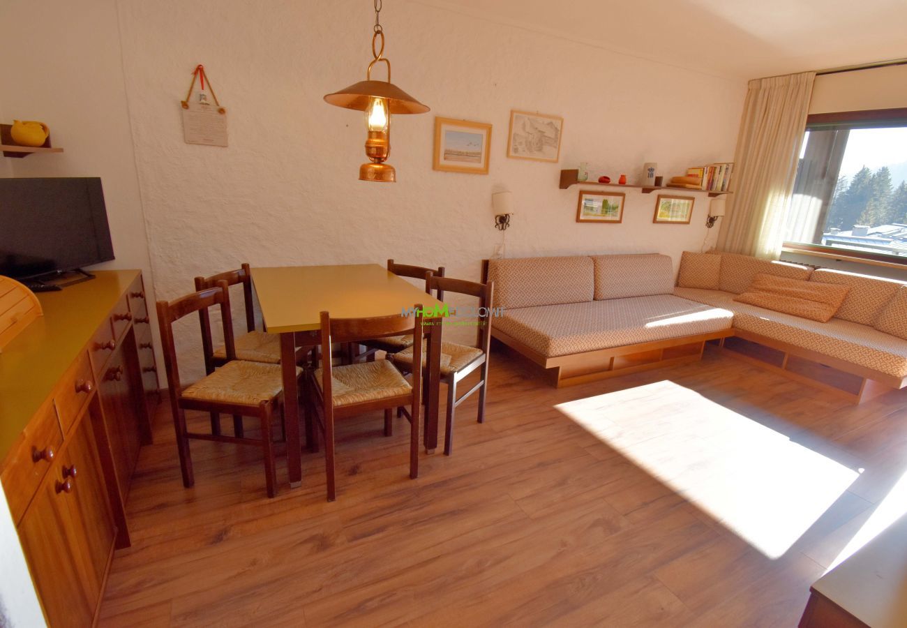 Nardis 205 holiday apartment in Campiglio living area Nardis 205 holiday apartment in Campiglio living area