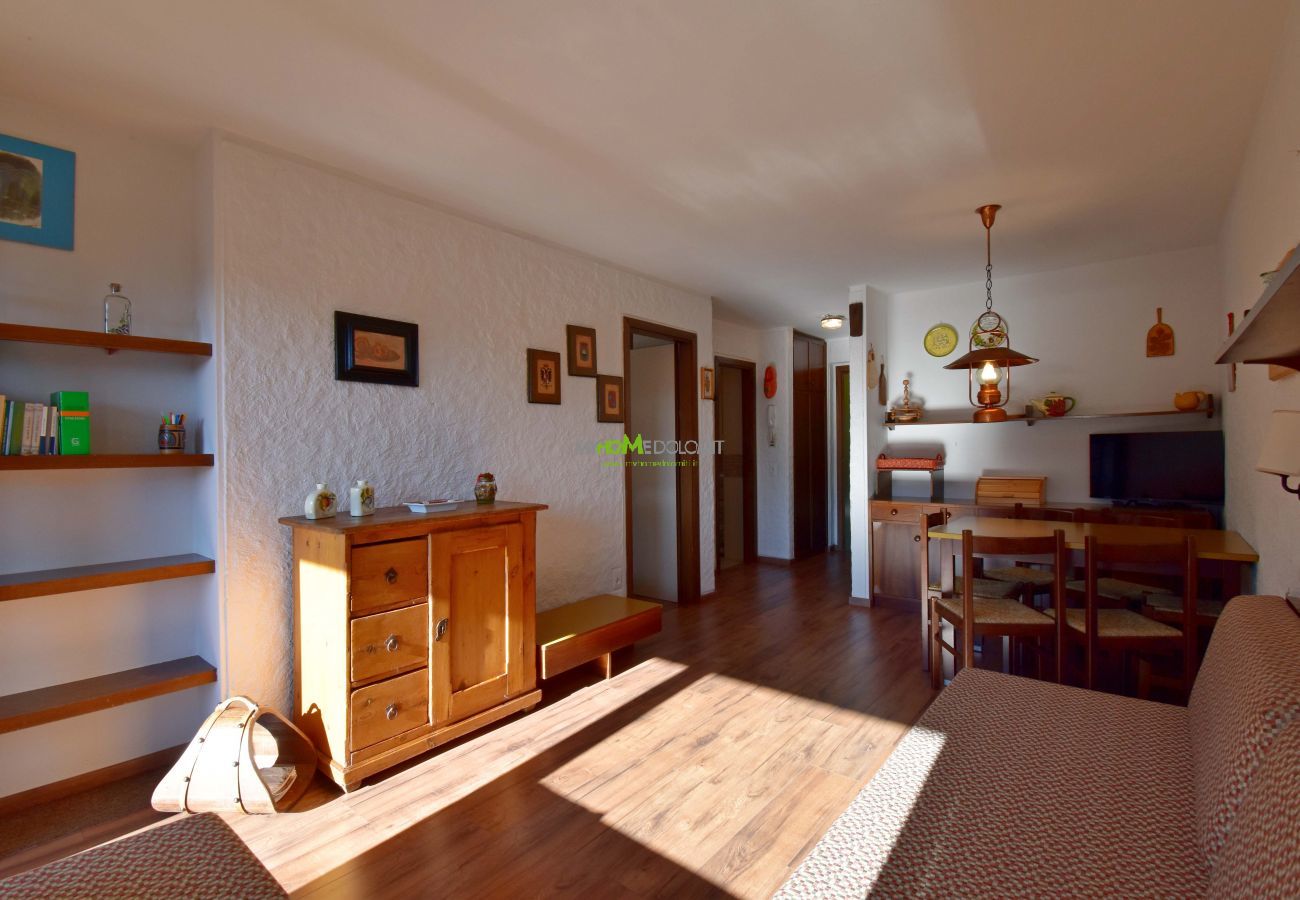 Nardis 205 holiday apartment in Campiglio living area Nardis 205 holiday apartment in Campiglio living area