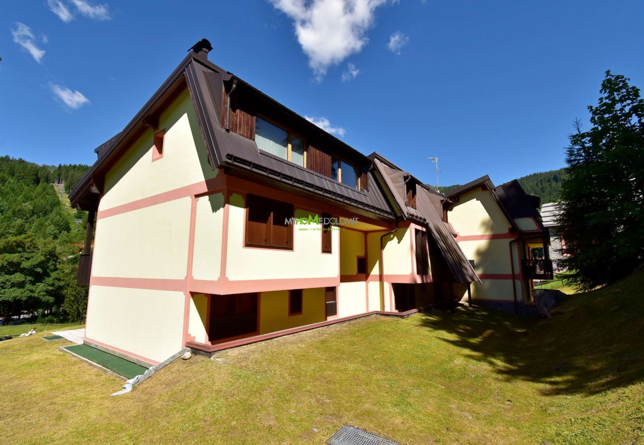 Apartment in Madonna di Campiglio - CACCIATORA Alpine Apartment MhD Apartment in Madonna di Campiglio - CACCIATORA Alpine Apartment MhD